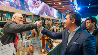 Orrego inauguró el espacio de la provincia en la Expo Caminos y Sabores 2025 con una propuesta que despierta los sentidos