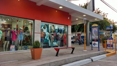 Mirá el nuevo polo comercial que se inauguró en Santa Lucía