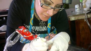 Tintas solidarias extranjeras para tatuajes sanjuaninos