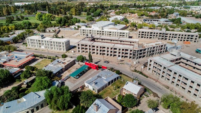 Así luce el barrio La Ramada, de Procrear en San Juan. Las obras no siguieron pero el complejo está siendo mantenido y cuidado por las empresas hasta que se reactive la obra. 