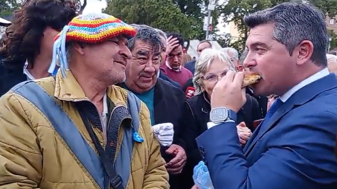 El vendedor de semitas y la pregunta que captó toda la atención de Marcelo Orrego