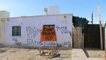 Vecinos escracharon la casa de los adolescentes acusados de abusar de un niño Vecinos escracharon la casa de los adolescentes acusados de abusar de un niño