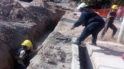 Lograron rescatar a un perro que cayó en una zanja de 3m en Caucete