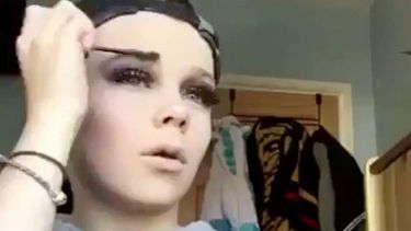 Un tutorial de maquillaje hecho por un chico de doce años