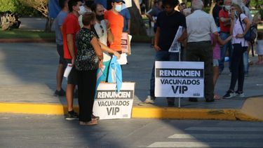 #27F: las imágenes en San Juan de la marcha opositora por las Vacunas VIP