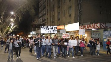 Menos concurrido, volvió el cacerolazo a la Plaza 25