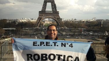 Un sanjuanino fue elegido como el mejor maestro argentino y viajó a París para representar al país