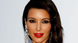 Labial rojo y ropa amarilla: la combinación de las estrellas