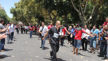 Los mozos mostraron que pueden competir con bandeja en mano