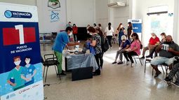 Vacuna: se agotaron los turnos para mayores de 80 en toda la provincia, cómo sigue