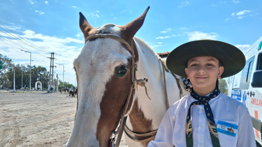 Francisco, el pequeño gaucho que vive la pasión desde la cuna y asume el desafío de mantener vivas las tradiciones