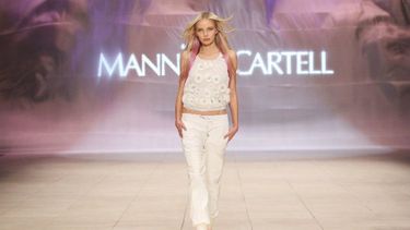 Tips: cómo combinar un pantalón blanco