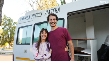 Vida sobre ruedas: los sanjuaninos que hermosean una Mercedes Benz para recorrer el mundo