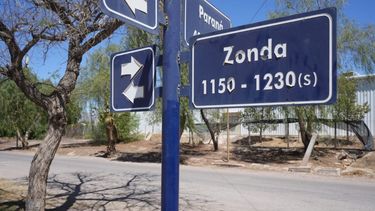 Calle Zonda, del barrio Profesionales.