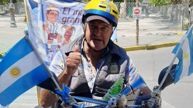 Con Boca y la Selección a todos lados: así vende dulces el sanjuanino que fue furor con Tinelli