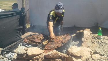 Cruce 2016: asado, vino y truco en el día de descanso