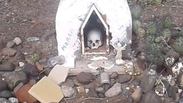 Una de terror en El Villicum: ¿hacen rituales con calaveras?