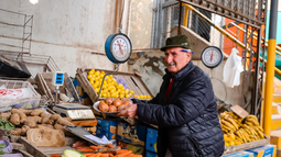 Los precios de las frutas, verduras y carnes en la Feria de Capital.