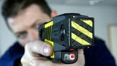 Los lectores, a favor del uso de las “Taser”