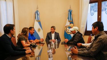 Uñac recibió a dirigentes de la Federación Nacional de Conductores de Taxis