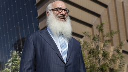 Eduardo Elsztain se sumó formalmente a la pulseada por la línea de 500 kV a través de sus empresas mineras, en un conflicto que escala y suma nuevos actores de peso en San Juan. Eduardo Elsztain se sumó formalmente a la pulseada por la línea de 500 kV a través de sus empresas mineras, en un conflicto que escala y suma nuevos actores de peso en San Juan.