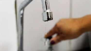 Por las lluvias, desde OSSE piden utilizar agua solo para necesidades básicas