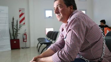Le autorizaron la cirugía al hombre que se encadenó en OSTES pero piden que se rectifique