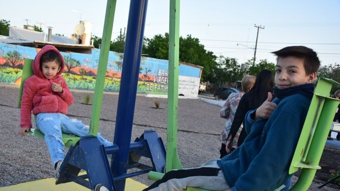 En Rawson: entre juegos y más iluminación, ya disfrutan de dos plazas