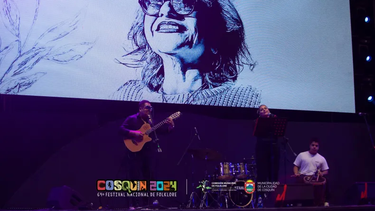 Así fue el emotivo homenaje a Claudia Pirán en el escenario del Cosquín 2024