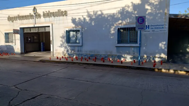 Sorpresa causó esta mañana una intervencion de cubos de hielo en las puertas de Hidráulica.&nbsp;