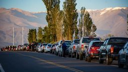 Arrancó el éxodo sanjuanino a La Serena: hasta 100 autos por hora en el Paso de Agua Negra Arrancó el éxodo sanjuanino a La Serena: hasta 100 autos por hora en el Paso de Agua Negra