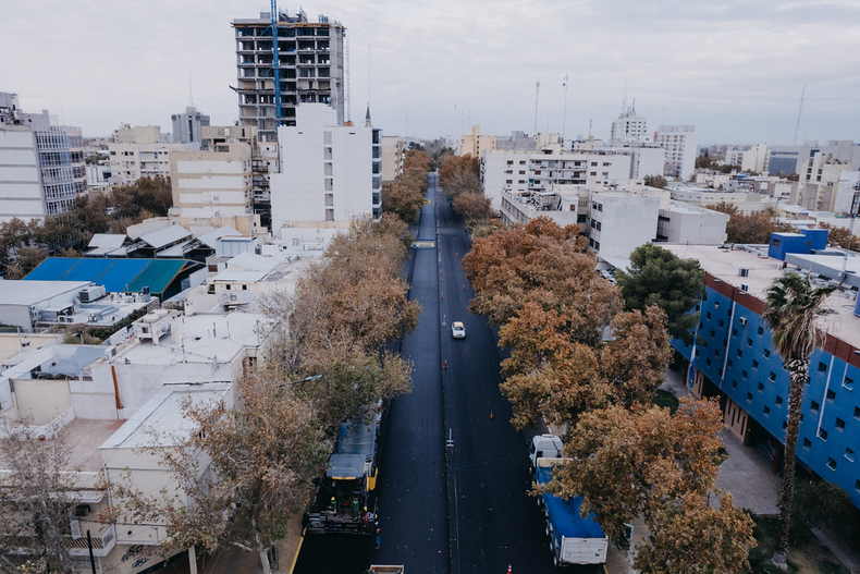 La Avenida Ignacio de la Roza se logró repavimentar en un tramo clave de la ciudad durante la gestión de Emilio Baistrocchi.