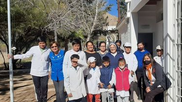 Alegre, jovial y activa. Una escuela cordillerana y otra visita.