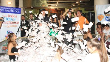 La Caja de Acción social entregó dos autos y una moto