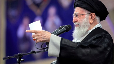 Alí Khamenei amenazó con “daños irreparables” si Estados Unidos interviene en la guerra entre Irán e Israel