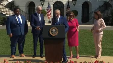 Preocupación: Biden se olvidó de que había saludado a un senador unos segundos antes