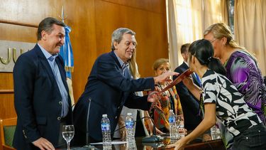 Un final feliz: 62 familias fueron beneficiadas con la entrega de escrituras de sus viviendas