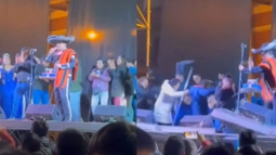Un escenario se desplomó en pleno show en Perú. Hay 12 personas heridas.