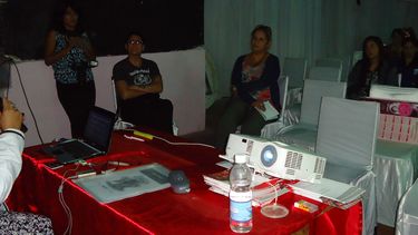 Una charla dedicada a la mujer y la familia