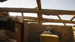 Una vivienda precaria de la Villa Unión se cayó por la lluvia