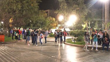 Las tribus que se baten a duelo en la Plaza 25 de Mayo