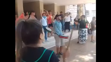 Docentes autoconvocados generaron malestar en un acto donde había chicos con autismo