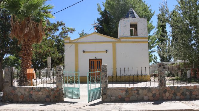 La Capilla de San Antonio de Padua es uno de los puntos de reunión de la pequeña comunidad de Zonda, Iglesia.