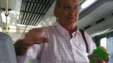 Lloren, chicos, lloren: murió el loco Sandro, popular vendedor ambulante en las escuelas