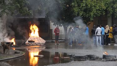 Se les inundó la vivienda y cortaron la calle