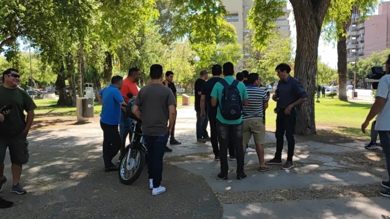 Los colectiveros autoconvocados concentraron en la Plaza España. Gentileza Diario El Zonda