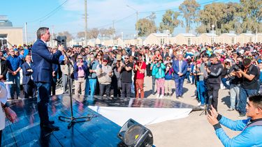 En Caucete, Orrego ratificó que ya cumplió con la mitad de su compromiso de entregar 1.000 viviendas hasta fin de año