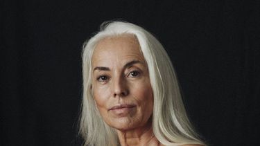 Conocé a la modelo que a los 60 años desafía todos los estereotipos