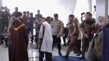 Brutal: Casi 160 latigazos a dos jóvenes por ser homosexuales