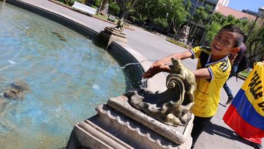 Los colombianos coparon el centro, y empezó el partido